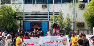 وقفة احتجاجية في كريتر بعدن تطالب بسرعة إنهاء أزمة المياه وتحسين الخدمة للمواطنين