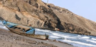 جمعية صيادي خليج صيرة تناشد وزير الزراعة والثروة السمكية التدخل للإفراج عن قوارب الصيادين المحتجزة في المعاشيق وتعويض المتضررين