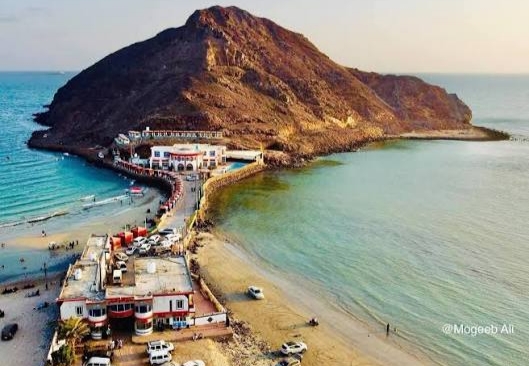غرق أب ونجاة أطفاله الأربعة بعد تدخل صيادين بساحل أشيد في البريقة بعدن