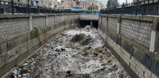 وفاة طفل وإنقاذ شقيقته بعد انجرافهما في سيول سائلة سواد حنش بصنعاء