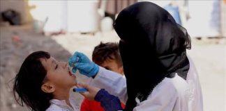 الحكومة اليمنية تتهم الحوثيين بعرقلة وصول لقاحات الأطفال وتحذر من تهديد صحي واسع