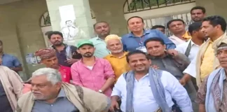 احتجاجات في الحديدة عقب فصل 30 موظفاً من فرع شركة الغاز واستبدالهم بآخرين