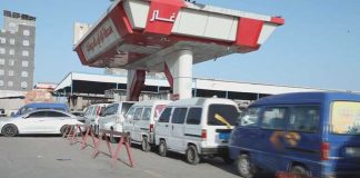 أزمة الغاز تشلّ الحياة اليومية في عدن ومخاوف من تبعات اقتصادية
