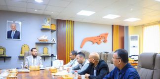 محافظ عدن يبحث استكمال مشروع حفر 10 آبار لتعزيز مصادر المياه وتحسين الخدمة