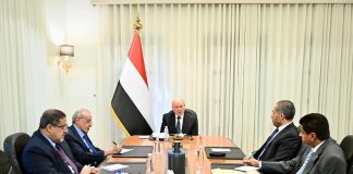 رئيس مجلس القيادة يوجه بتشديد إجراءات مكافحة التهريب وحماية موارد الدولة