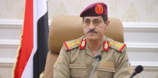 وزير الدفاع يوضح أسباب تأخر مرتبات العسكريين ويؤكد اعتماد الصرف المباشر عبر البطاقة الذكية