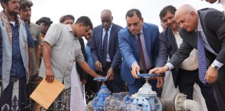 وزيرا المياه والزراعة يدشنان مشاريع مائية في المهرة لتعزيز إمدادات المياه بدعم دولي