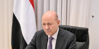 العليمي يوجّه برعاية أسر الشهداء والجرحى ويؤكد الرد على الهجوم الحوثي واستمرار الجاهزية العسكرية