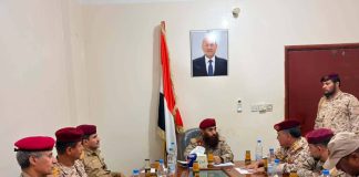 قائد المنطقة العسكرية الرابعة يدعو إلى تعزيز التنسيق والجاهزية في جبهات تعز