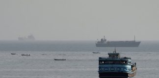 طهران تفرض 6 شروط لفتح مضيق هرمز وواشنطن تراهن على زيادة الضغوط