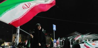 إيران تتعهد بالرد على التهديدات الأمريكية وتتأهب لمواجهة حزمة عقوبات قياسي