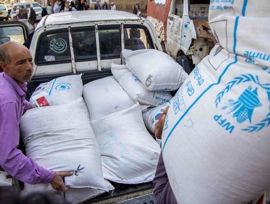 الغذاء العالمي يواصل دعم 1.55 مليون شخص في مناطق الحكومة ويعلّق أنشطته في مناطق الحوثيين