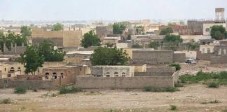 استهداف حوثي جديد على أحياء الحديدة يُسفر عن إصابة طفل في “حيس”