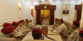 وزير الدفاع يؤكد رفع الجاهزية العسكرية لمواجهة التصعيد الحوثي وتعزيز تكامل القوات المسلحة