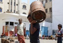 أزمة الغاز تتفاقم في عدن مع توقف الإمدادات وارتفاع سعر الأسطوانة إلى 25 ألف ريال
