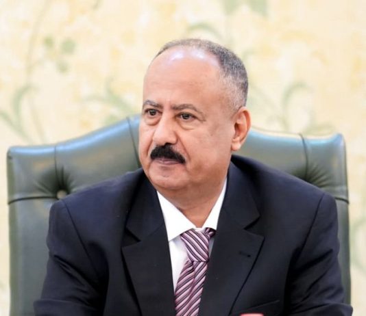 وزير النقل يوجه بتشغيل باصات مجانية لنقل طلاب الجامعات في عدن لمدة شهر