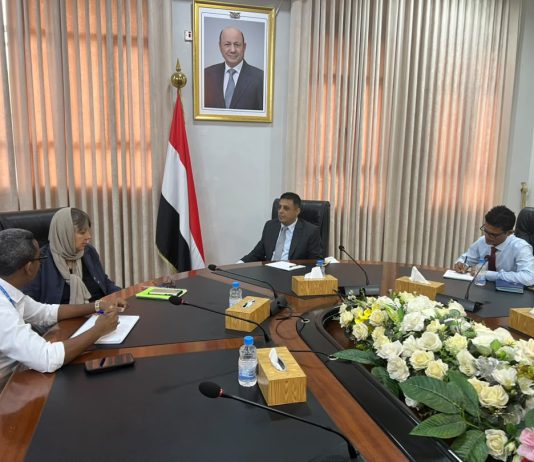 الإبارة يبحث مع «أوتشا» تعزيز الاستجابة الإنسانية للنازحين وتوفير الإيواء الطارئ