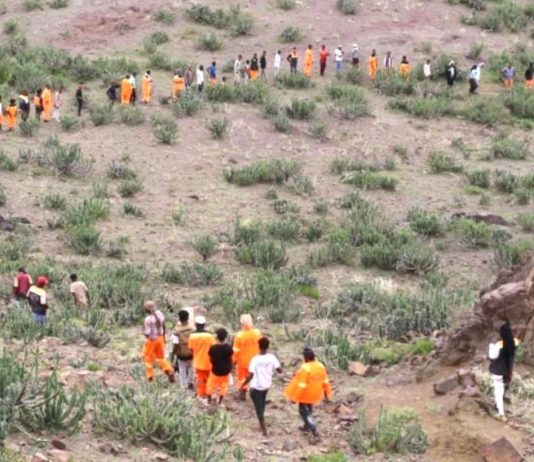 تحت التهديد والتحقيق.. ميليشيا الحوثي تجبر مئات العمال المدنيين على الالتحاق بدورات عسكرية