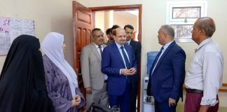 الزنداني يزور وزارة التربية والتعليم ويوجه باستيعاب الطلاب النازحين وتطوير التعليم