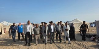 وزيرا حقوق الإنسان والدولة يتفقدان مخيم الفردوس بعدن ويبحثان احتياجات الأسر النازحة