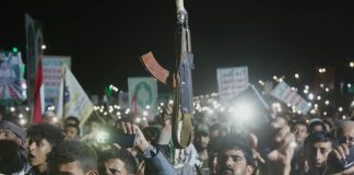 الهجوم الخاطف في سبعة أيام الذي غيّر مسار الحرب في اليمن.. كيف استولى الحوثيون على الساحل الغربي لليمن وطرقوا أبواب باب المندب؟!