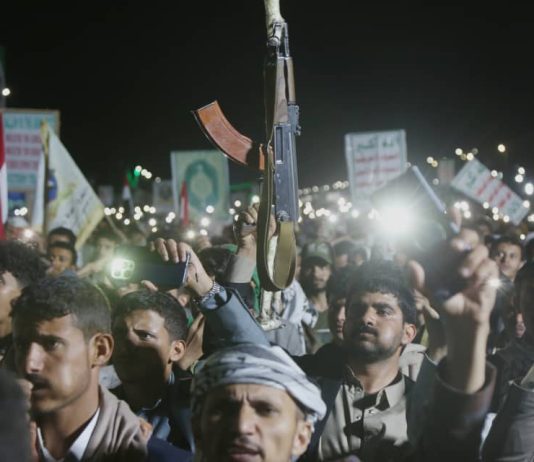 الهجوم الخاطف في سبعة أيام الذي غيّر مسار الحرب في اليمن.. كيف استولى الحوثيون على الساحل الغربي لليمن وطرقوا أبواب باب المندب؟!