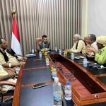 الأبارة يبحث أوضاع نازحي الوازعية واحتياجاتهم الإنسانية العاجلة