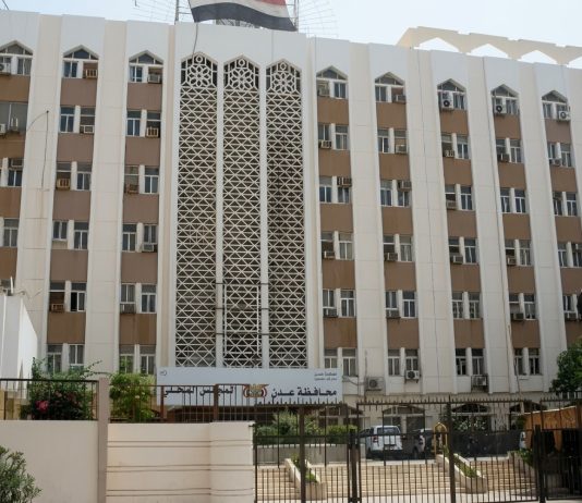 السلطة المحلية بعدن: استهداف المطار لن يؤثر على استقرار العاصمة أو عمل مؤسسات الدولة