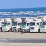 مركز الملك سلمان يرفد عدن بـ9 شاحنات إغاثية تضم 3,440 سلة غذائية