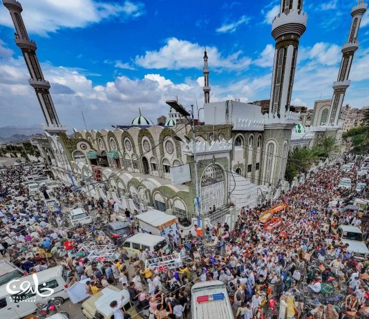 تعز تودّع 18 شهيداً في موكب تشييع مهيب.. بينهم طفلة ووالدها