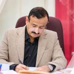 شبوة: بن الوزير يوجّه بتخصيص أراضٍ لأسر شهداء الهجوم الإرهابي ويعمل على تأمين تمويل لبناء مساكن لهم