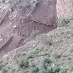 مليشيا الحوثي الإرهابية تفجر طريق هيجة العبد الرابط بين تعز وعدن لإحكام الحصار على المدينة