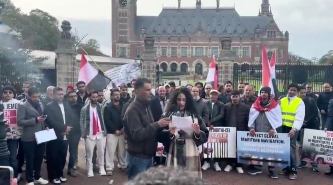 يمنيون في لاهاي يطالبون بإنهاء حصار تعز ومحاسبة الحوثيين والإفراج عن موظفي الأمم المتحدة