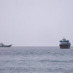 هجوم بمقذوف مجهول يستهدف ناقلة قرب مضيق هرمز وسلامة طاقمها