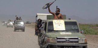 القوات الحكومية تحكم سيطرتها على “كهبوب” وتطوق باب المندب ضمن عملية “فجر اليمن”