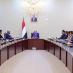 مجلس الوزراء يحيّي صمود تعز ويؤكد على أولوية فك الحصار وحماية المواطنين