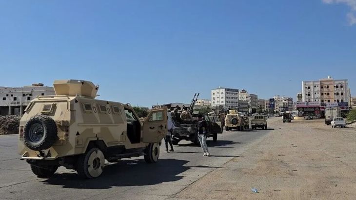 أنباء عن غارات جوية وإشتباكات عنيفة في جبهات الساحل الغربي وباب المندب