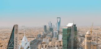 السعودية تتهم إيران بتشجيع تصعيد الحوثيين وتحذر من تعثر المسار الدبلوماسي