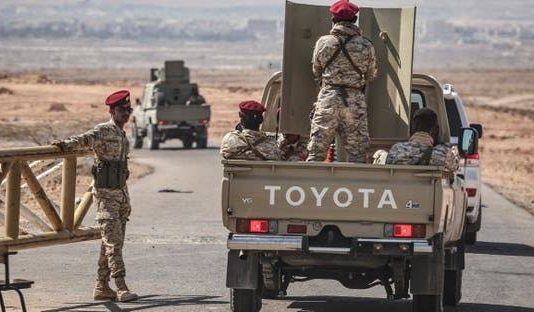 مقتل جنديين وإصابة آخرين في هجوم للقاعدة على مركز أمني بشبوة