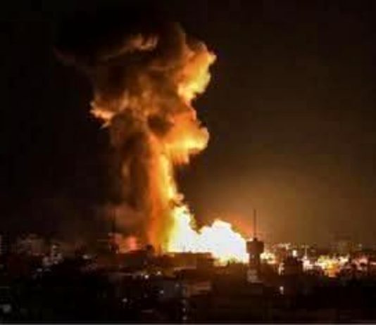 غارات جوية تطال مواقع الحوثيين في ثماني محافظات وسط أنباء عن مقتل قيادي بارز واستنفار أمني في صنعاء